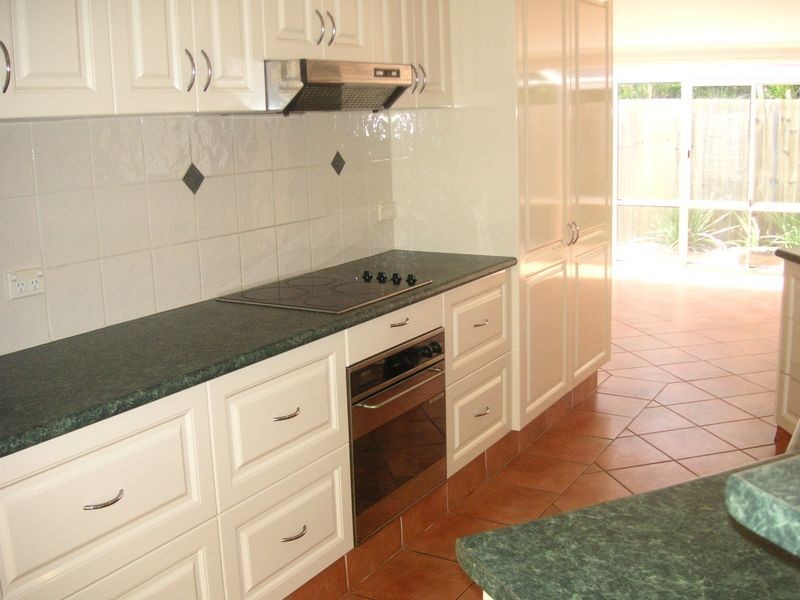 18 Karabella Crt, Mermaid Waters QLD 4218