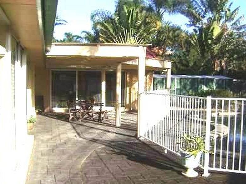 18 Karabella Crt, Mermaid Waters QLD 4218