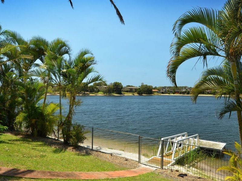 82 Honeyeater Dr, Burleigh Waters QLD 4220