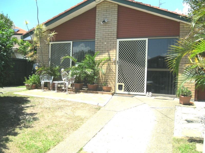 2/20 Nundah Ave, Miami QLD 4220