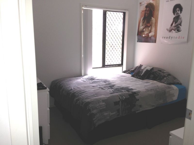 8 Greenlands Dr, Varsity Lakes QLD 4227