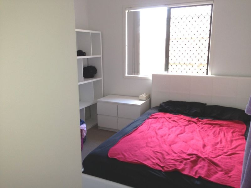 8 Greenlands Dr, Varsity Lakes QLD 4227