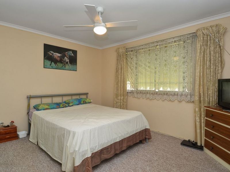 107 Hooker Blvd, Broadbeach Waters QLD 4218