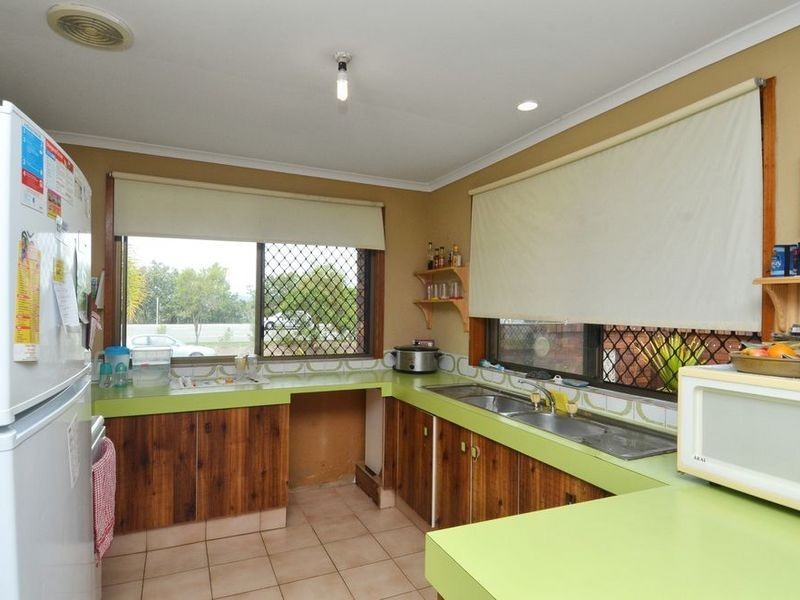 107 Hooker Blvd, Broadbeach Waters QLD 4218