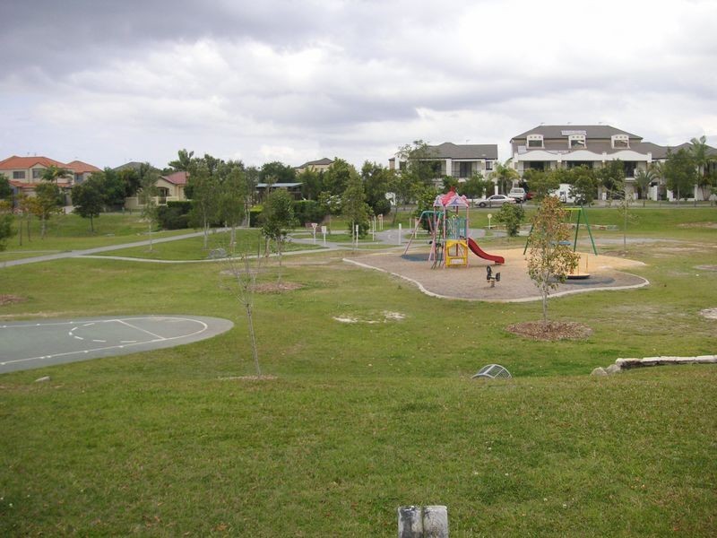 2/13 North Shore Ave, Varsity Lakes QLD 4227