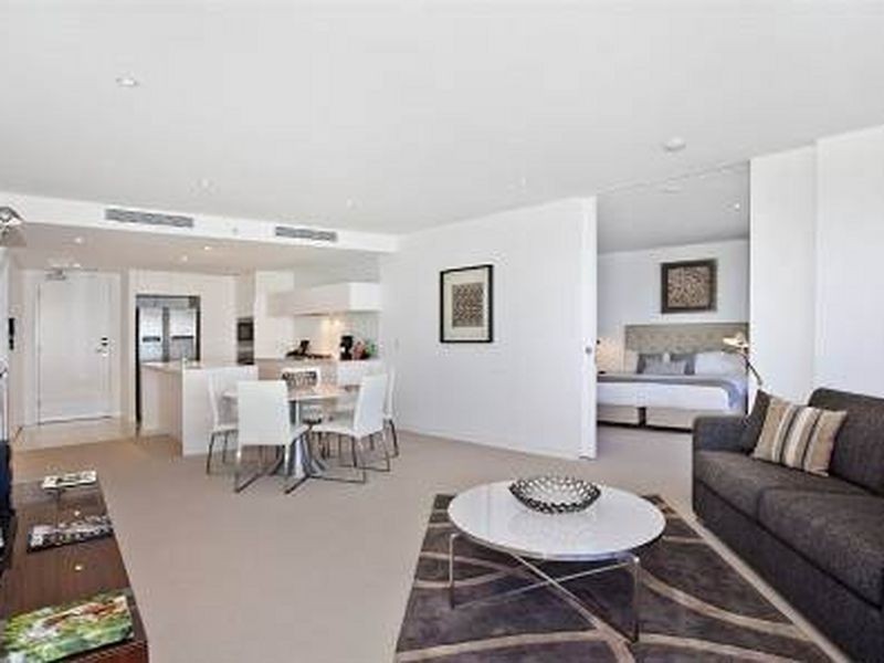 Tower 1/4 Charles Ave, Broadbeach QLD 4218