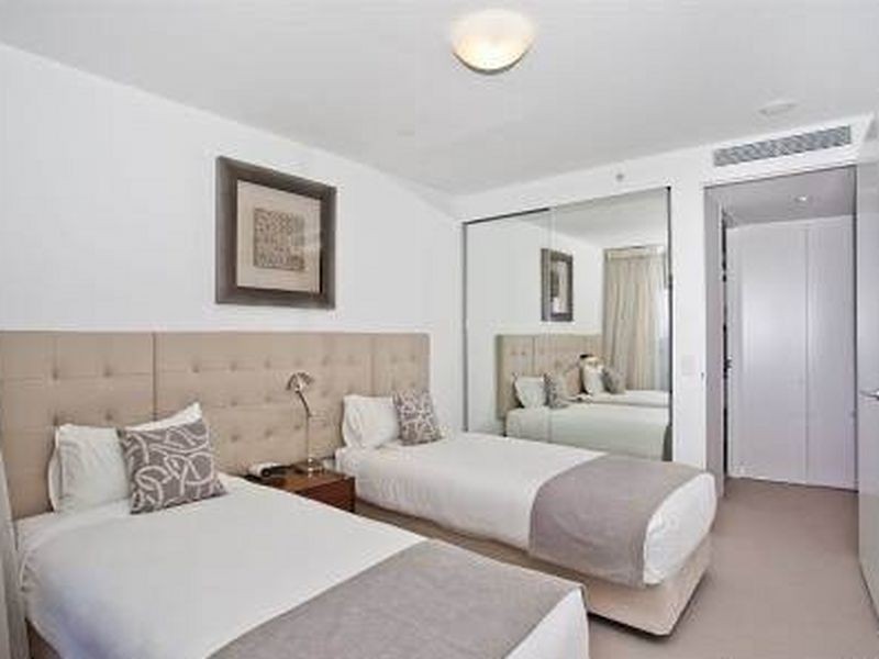 Tower 1/4 Charles Ave, Broadbeach QLD 4218