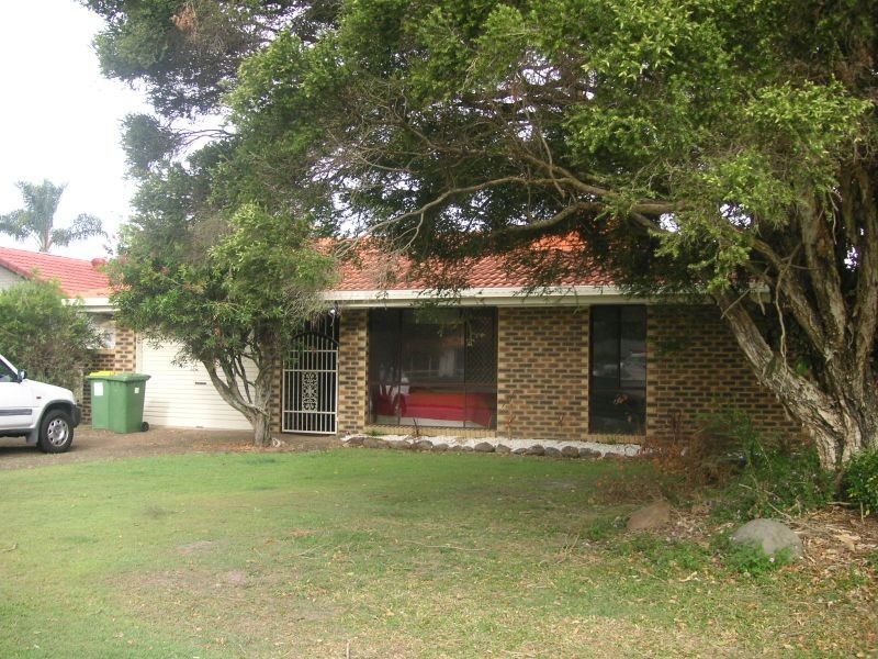 1 Petunia Court, Miami QLD 4220