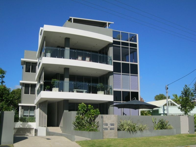 8 Murlong Cr, Palm Beach QLD 4221