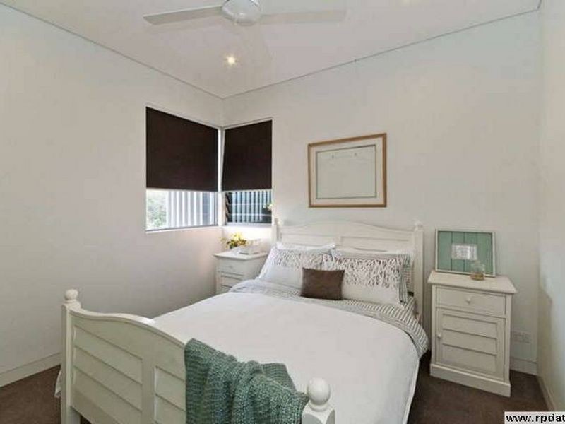 8 Murlong Cr, Palm Beach QLD 4221
