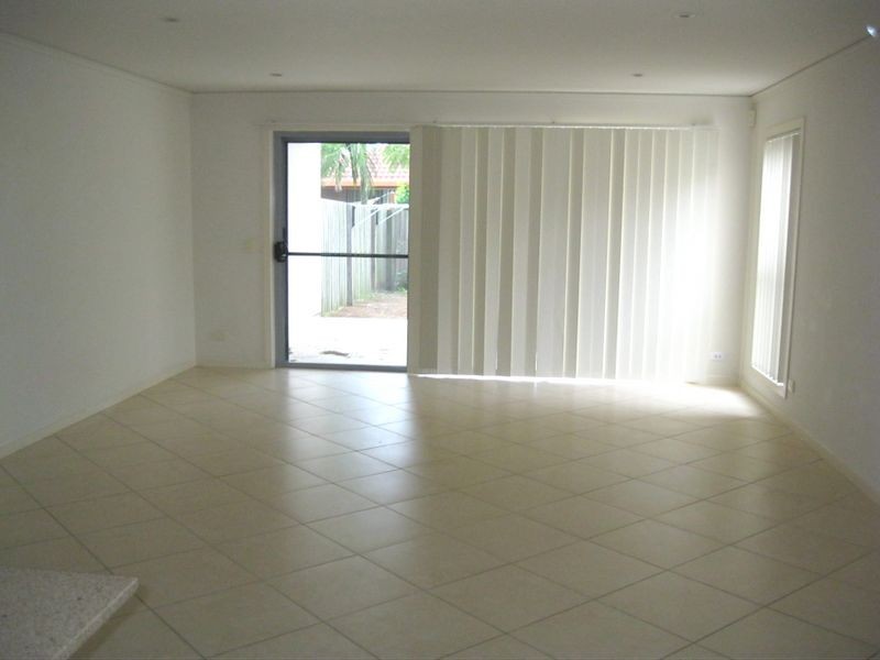 2/12 Ferny Fairway, Burleigh Waters QLD 4220