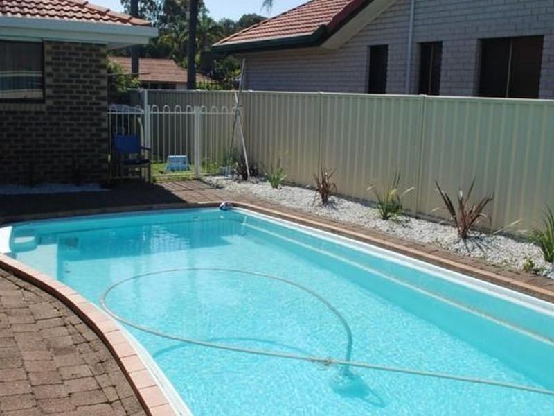 1 Petunia Court, Miami QLD 4220