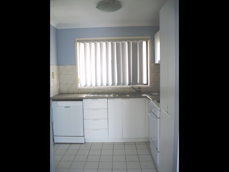 3/6 Angie Court, Mermaid Waters QLD 4218