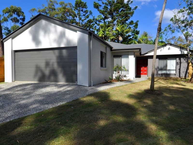 8 Greenlands Drive, Varsity Lakes QLD 4227