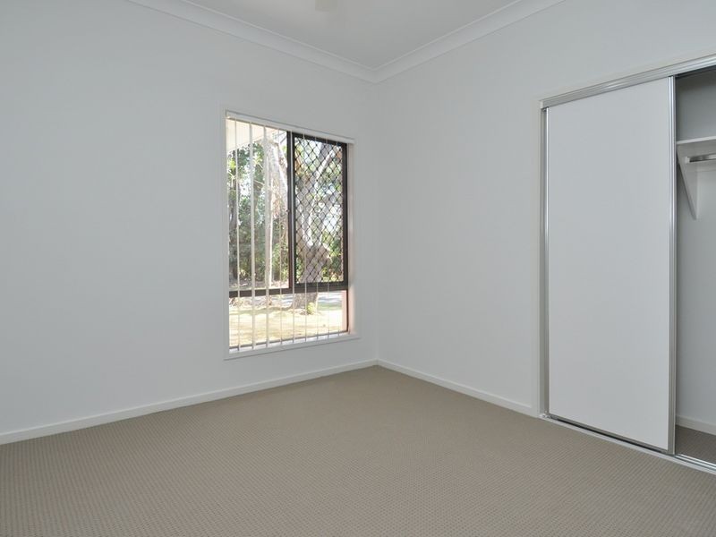 8 Greenlands Drive, Varsity Lakes QLD 4227