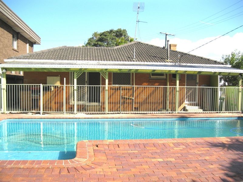 19 Banksia Broadway, Burleigh Heads QLD 4220