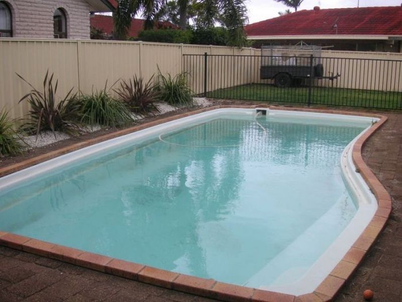 1 Petunia Crt, Miami QLD 4220