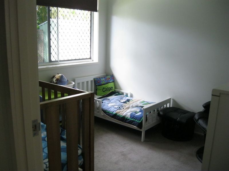 4 Violet Crt, Miami QLD 4220