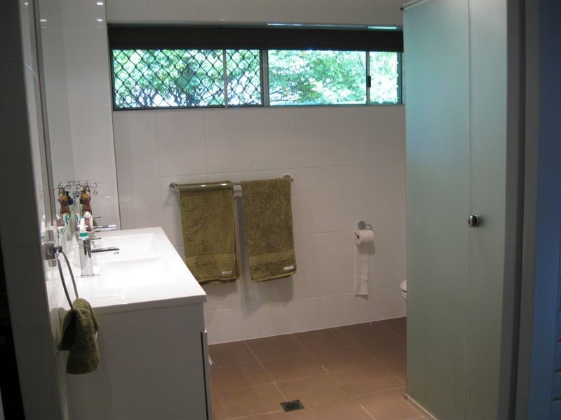 4 Violet Crt, Miami QLD 4220