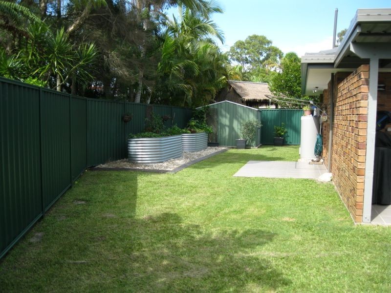 4 Violet Crt, Miami QLD 4220