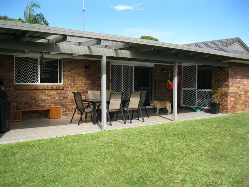 4 Violet Crt, Miami QLD 4220