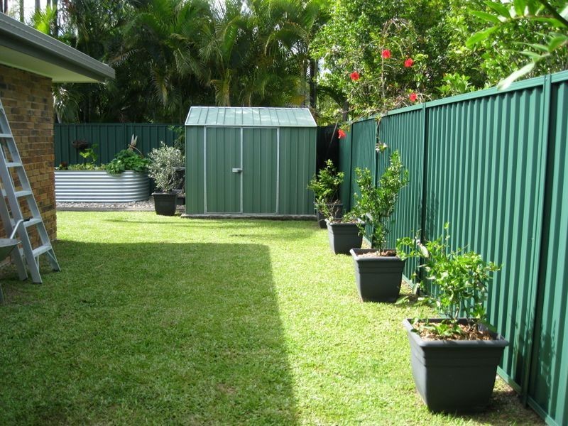 4 Violet Crt, Miami QLD 4220
