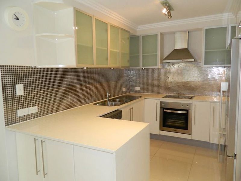 2/6 Parkview Pl, Southport QLD 4215