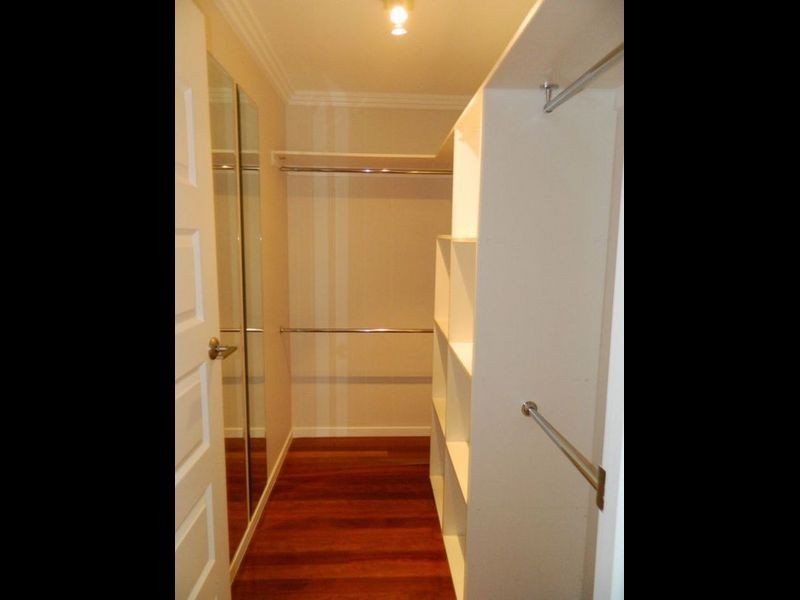 2/6 Parkview Pl, Southport QLD 4215