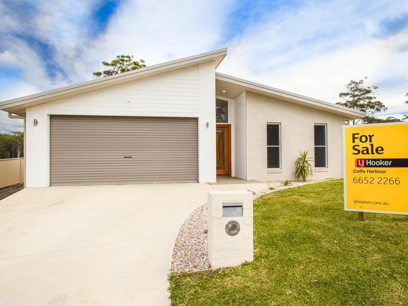 5 Helmsman Close, Safety Beach NSW 2456