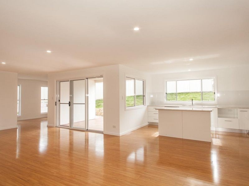 5 Helmsman Close, Safety Beach NSW 2456