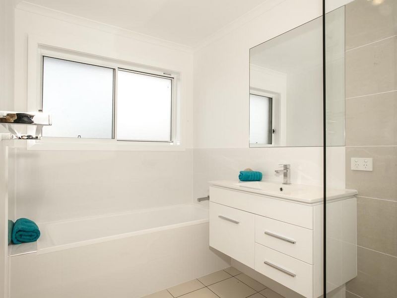 5 Helmsman Close, Safety Beach NSW 2456