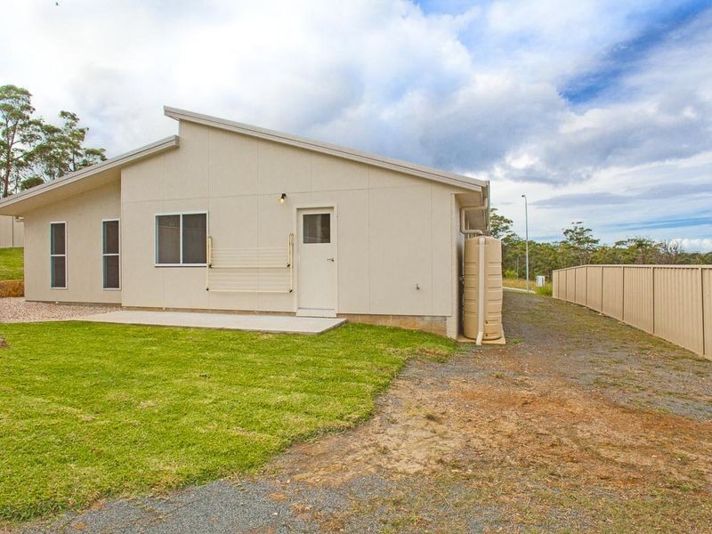 5 Helmsman Close, Safety Beach NSW 2456
