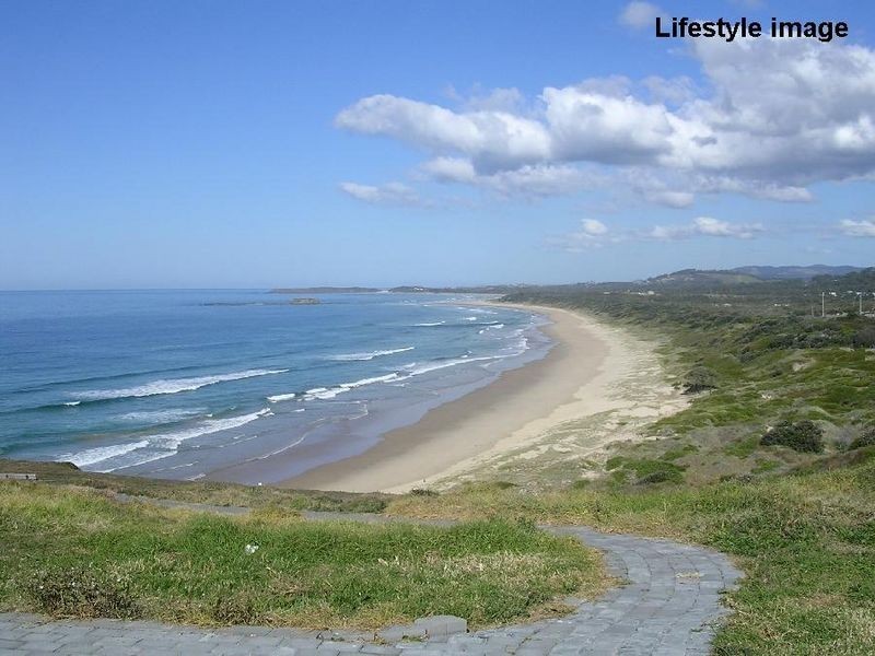 12 McPhee Close, Woolgoolga NSW 2456