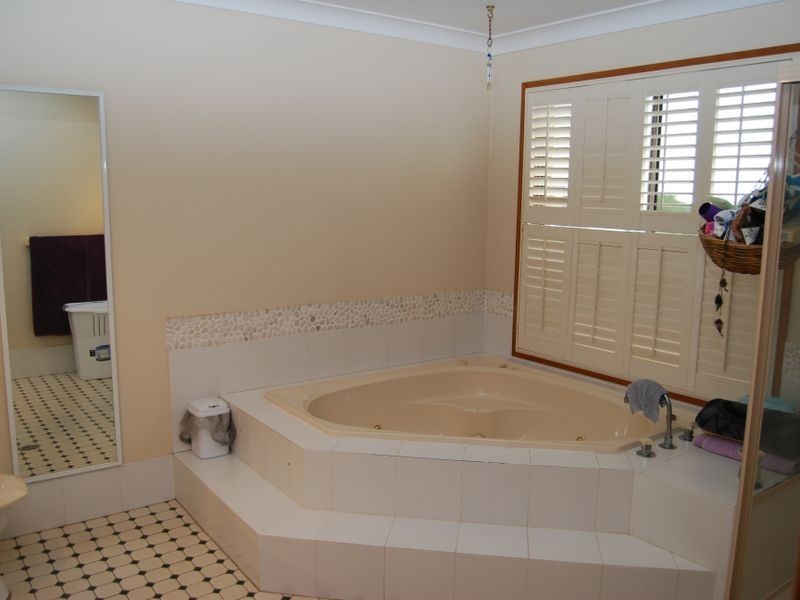 13 Hunter Close, Sapphire Beach NSW 2450