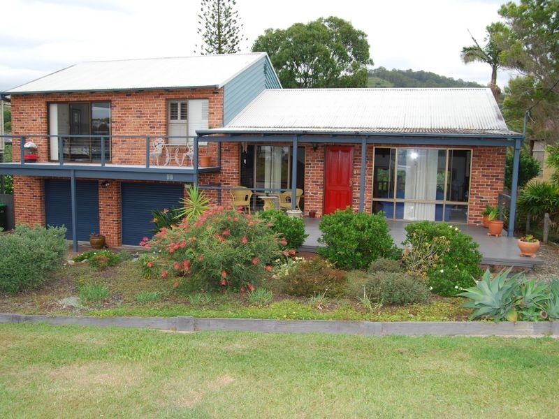 13 Hunter Close, Sapphire Beach NSW 2450