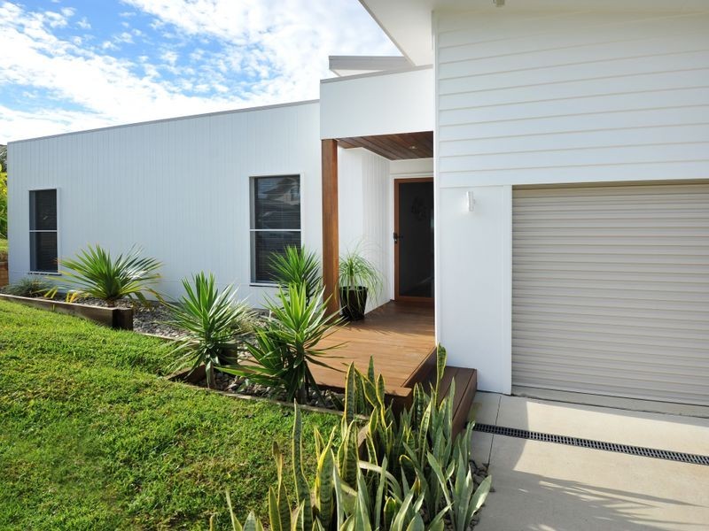 2a Yachtsman Drive, Safety Beach NSW 2456