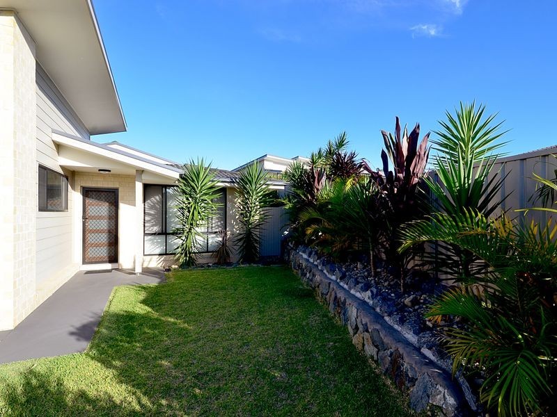 21 Vista Close, Woolgoolga NSW 2456