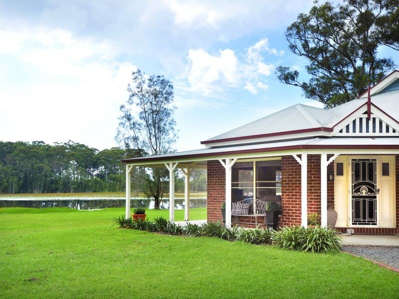 10 Lake Russell Drive, Emerald Beach NSW 2456