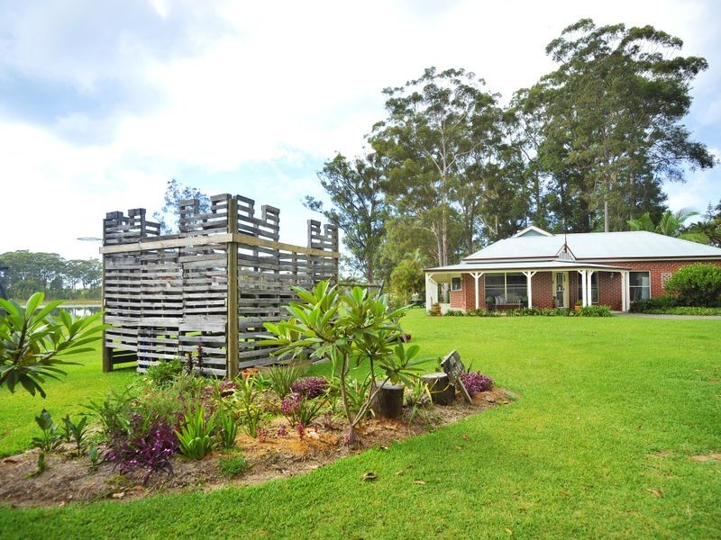 10 Lake Russell Drive, Emerald Beach NSW 2456