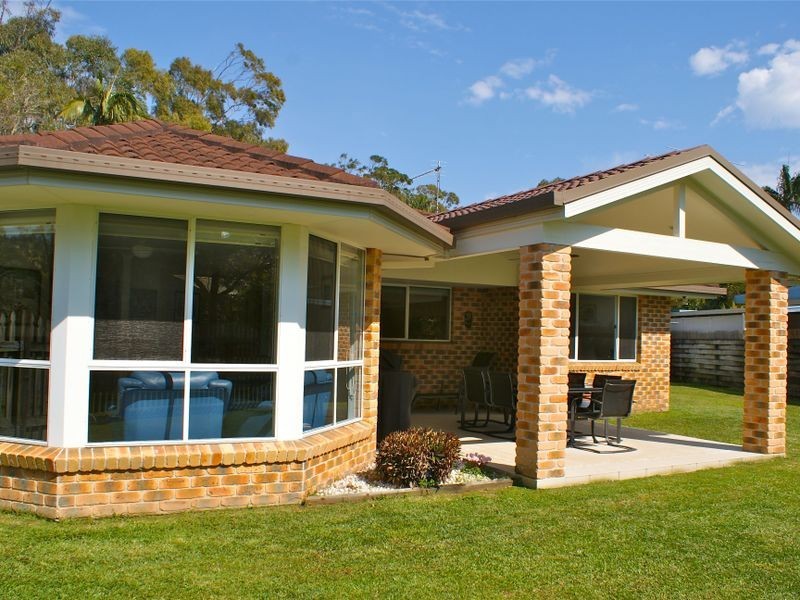 2 Marlin Close, Emerald Beach NSW 2456