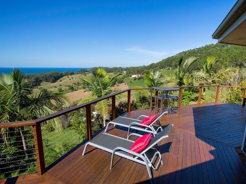 220 The Mountain Way, Sapphire Beach NSW 2450