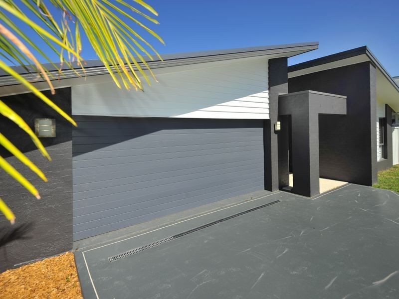 62 Admiralty Drive, Safety Beach NSW 2456