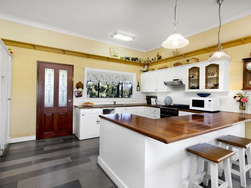 511 Waterfall Way, Fernmount NSW 2454