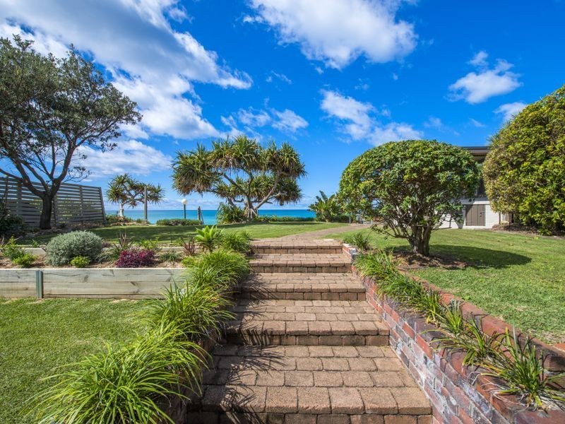 11 Emerald Avenue, Sapphire Beach NSW 2450