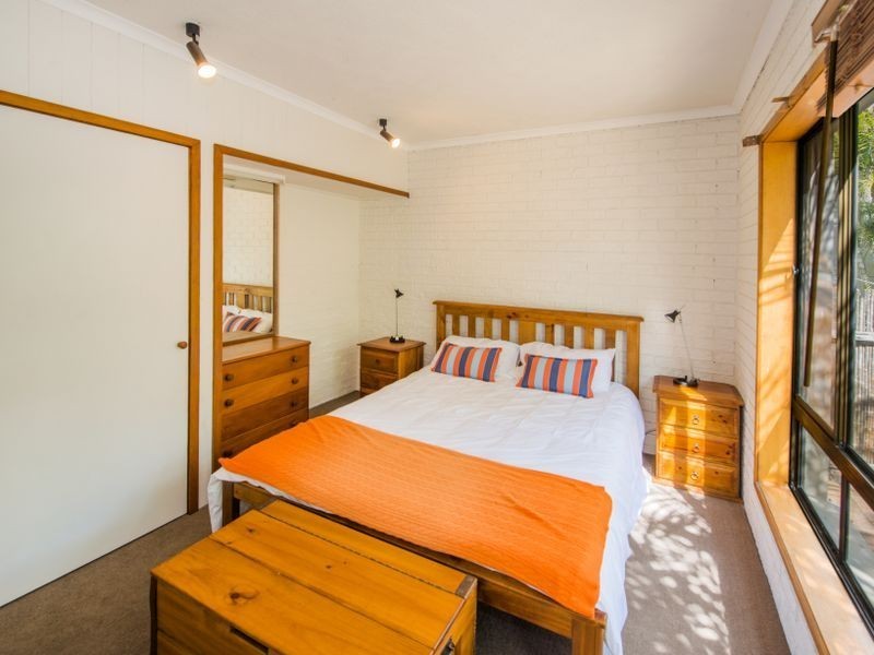 11 Emerald Avenue, Sapphire Beach NSW 2450