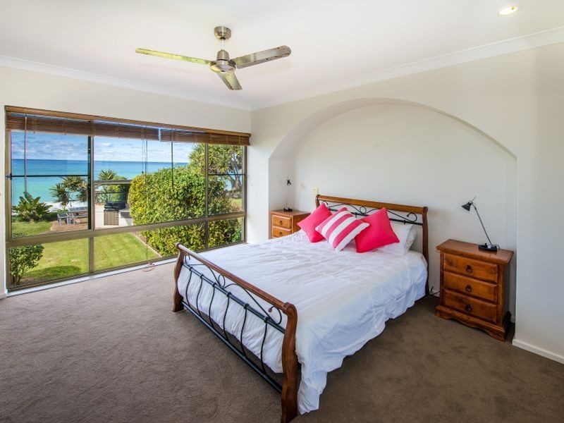 11 Emerald Avenue, Sapphire Beach NSW 2450