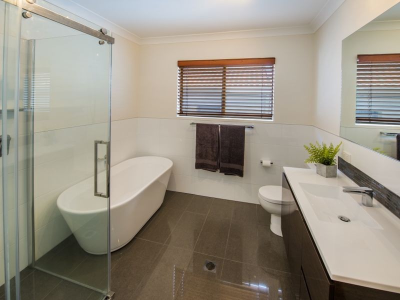 11 Emerald Avenue, Sapphire Beach NSW 2450