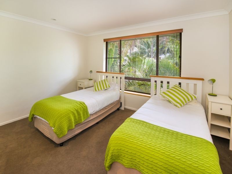 11 Emerald Avenue, Sapphire Beach NSW 2450