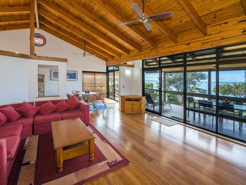 11 Emerald Avenue, Sapphire Beach NSW 2450