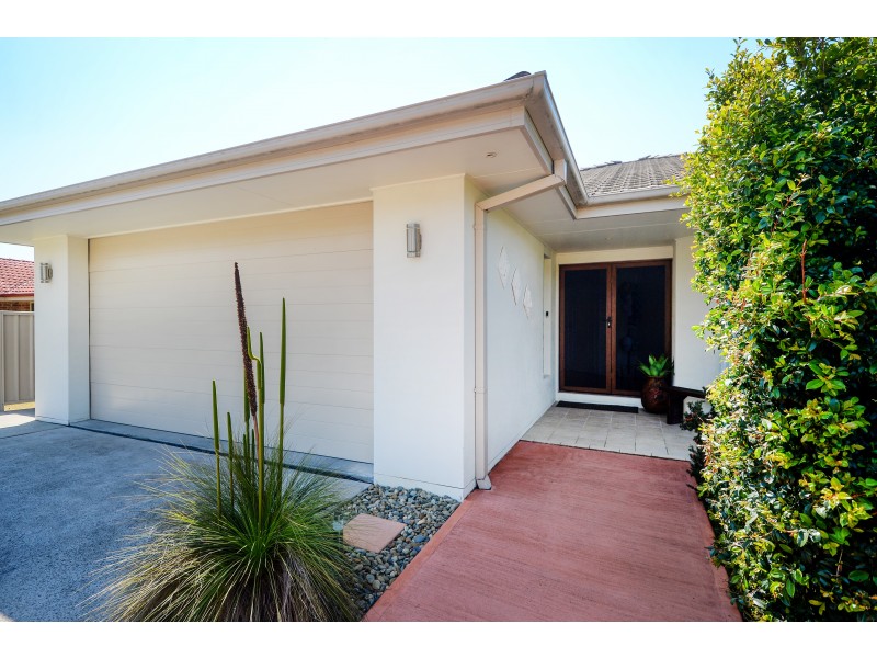 4 Yachtsman Drive, Safety Beach NSW 2456